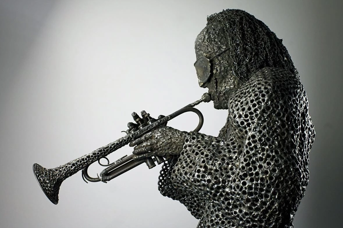 Skulptur von Miles Davis mit Trompete