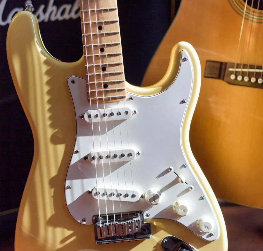 Nahaufnahme einer Stratocaster.
