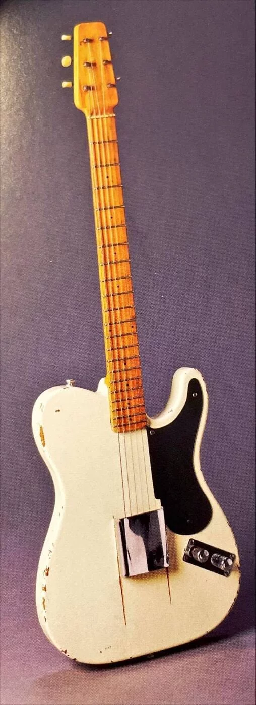 Prototyp der weißen Fender Solidbody-Gitarre mit Korpus-Design von George Fullerton